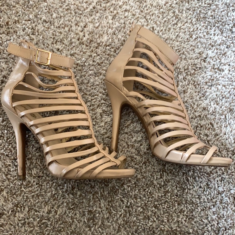 Heels - Picture 3 of 9
